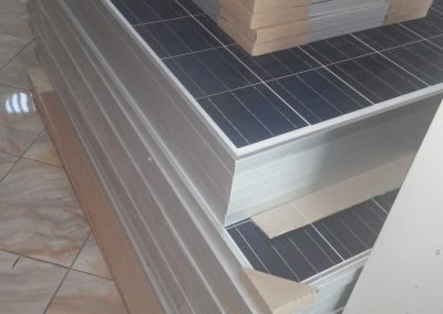 Painel solar de 325W e 100W - sunpowermz